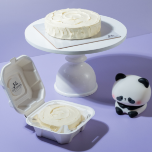 Classic vanilla bean with real roasted vanilla bean cake from le Fou delight