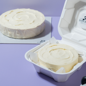 Classic vanilla bean with real roasted vanilla bean cake from le Fou delight
